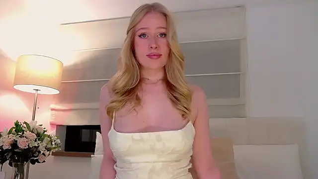 Snapshot of JuliaJaee chatting on October 6, 5:35 pm JuliaJaee online show from October 6, 5:35 pm