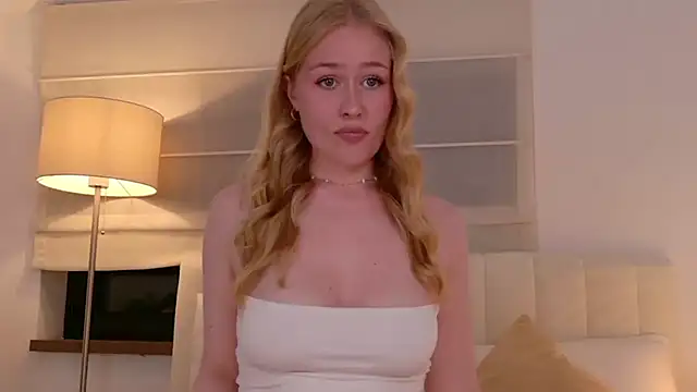Snapshot of JuliaJaee chatting on April 21, 6:03 pm JuliaJaee online show from April 21, 6:03 pm
