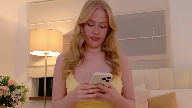 Snapshot of JuliaJaee chatting on June 7, 5:07 pm JuliaJaee online show from June 7, 5:07 pm