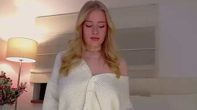 JuliaJaee online show from January 6, 6:01 pm