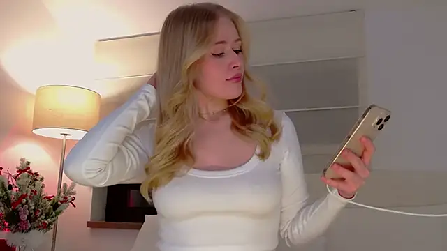 JuliaJaee online show from January 11, 6:04 pm