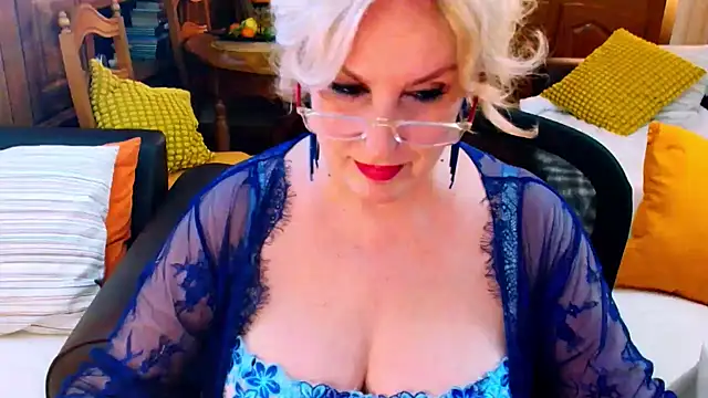 Snapshot of GattonaBiondona chatting on November 26, 3:12 pm GattonaBiondona online show from November 26, 3:12 pm