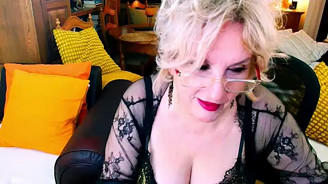 Snapshot of GattonaBiondona chatting on November 22, 9:30 am GattonaBiondona online show from November 22, 9:30 am