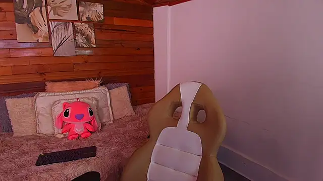 Snapshot of amber_curly chatting on December 2, 9:05 pm amber curly online show from December 2, 9:05 pm