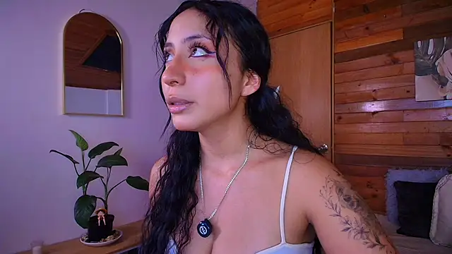 Snapshot of amber_curly chatting on July 8, 7:47 pm amber curly online show from July 8, 7:47 pm