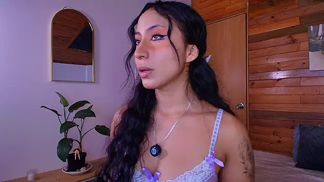 Snapshot of amber_curly chatting on July 7, 3:37 pm amber curly online show from July 7, 3:37 pm