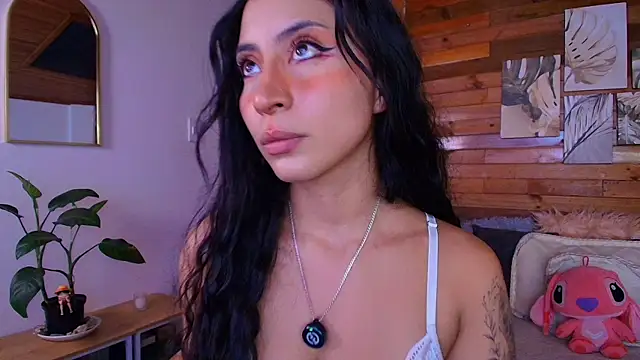 Snapshot of amber_curly chatting on July 15, 9:44 pm amber curly online show from July 15, 9:44 pm