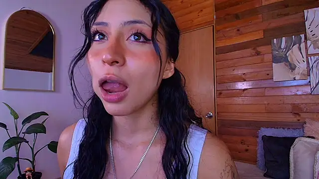 Snapshot of amber_curly chatting on July 9, 9:25 pm amber curly online show from July 9, 9:25 pm