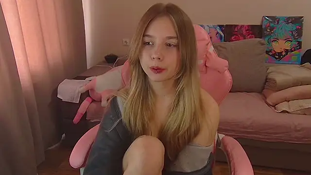 Snapshot of Olivka_Grr chatting on September 18, 12:52 pm Olivka Grr online show from September 18, 12:52 pm