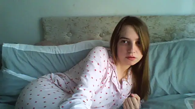 Snapshot of EvieRoseex chatting on April 19, 10:27 am EvieRoseex online show from April 19, 10:27 am
