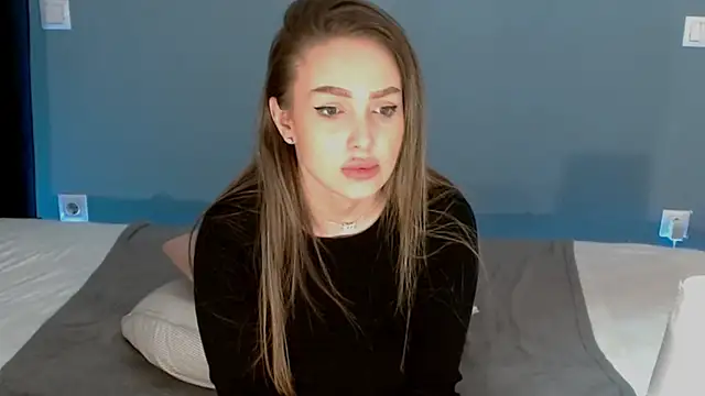 Snapshot of AnnaMaee chatting on January 13, 2:50 am AnnaMaee online show from January 13, 2:50 am