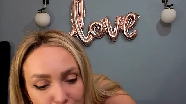 Snapshot of AnnaMaee chatting on March 15, 2:03 am AnnaMaee online show from March 15, 2:03 am