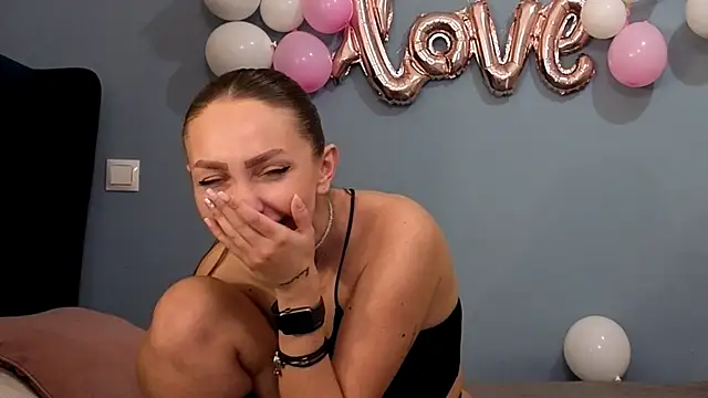 Snapshot of AnnaMaee chatting on February 14, 11:20 pm AnnaMaee online show from February 14, 11:20 pm