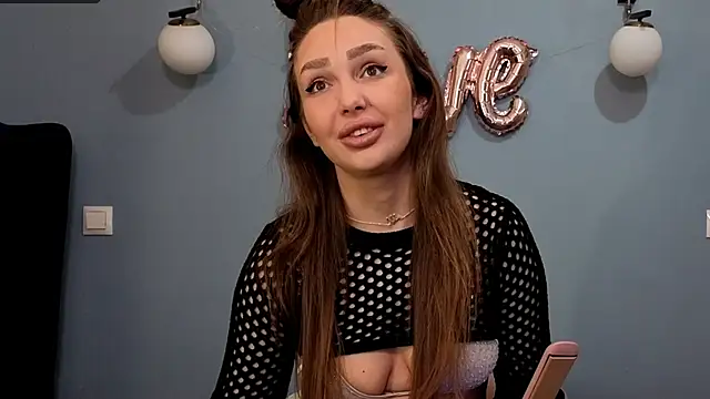 Snapshot of AnnaMaee chatting on February 21, 9:00 pm AnnaMaee online show from February 21, 9:00 pm