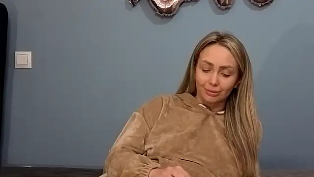 Snapshot of AnnaMaee chatting on February 26, 1:25 am AnnaMaee online show from February 26, 1:25 am