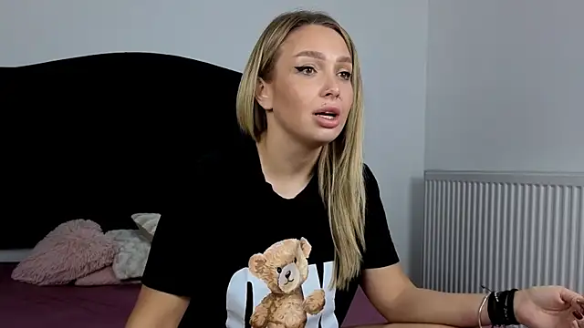 Snapshot of AnnaMaee chatting on November 3, 8:56 pm AnnaMaee online show from November 3, 8:56 pm