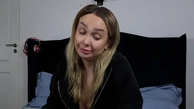 Snapshot of AnnaMaee chatting on November 19, 8:31 pm AnnaMaee online show from November 19, 8:31 pm