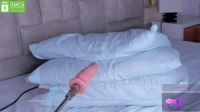 Snapshot of Eris_Rose chatting on October 22, 8:41 pm Eris Rose online show from October 22, 8:41 pm