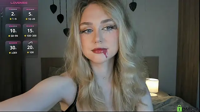 Snapshot of TheVanessaMaes chatting on October 30, 12:31 am TheVanessaMaes online show from October 30, 12:31 am