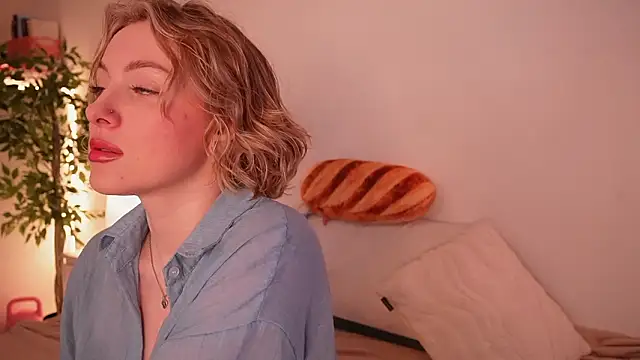 kris69kiss online show from March 13, 1:05 pm