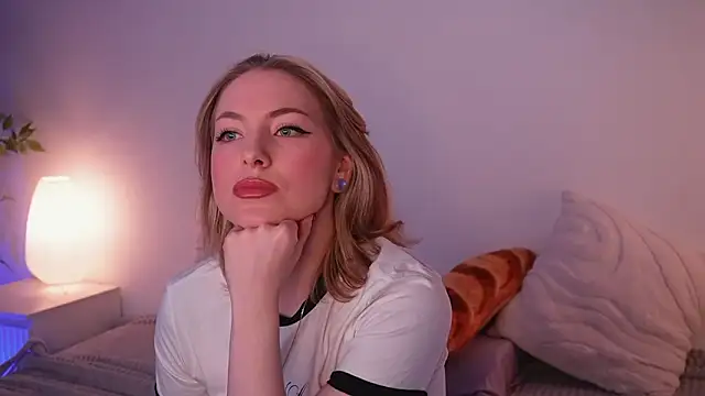 Snapshot of kris69kiss chatting on February 6, 1:07 pm kris69kiss online show from February 6, 1:07 pm