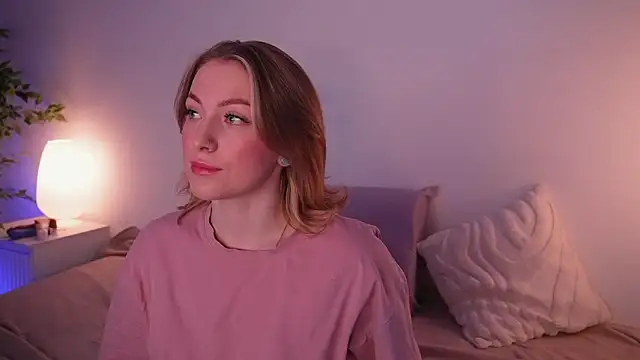 Snapshot of kris69kiss chatting on February 25, 1:11 pm kris69kiss online show from February 25, 1:11 pm