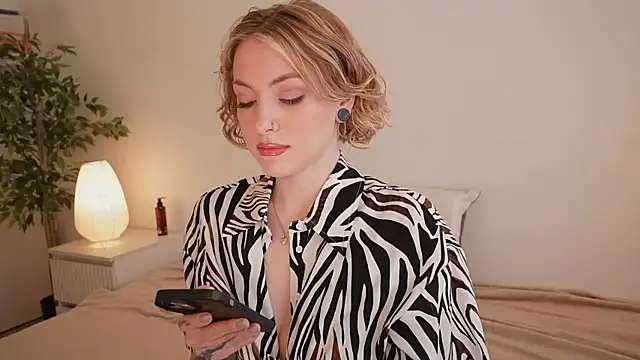 kris69kiss online show from April 8, 1:34 pm