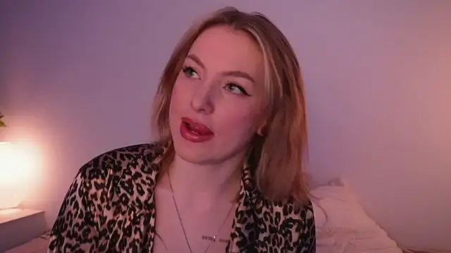 Snapshot of kris69kiss chatting on February 21, 1:02 pm kris69kiss online show from February 21, 1:02 pm