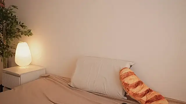 kris69kiss online show from April 18, 1:35 pm