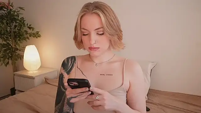 kris69kiss online show from April 10, 1:40 pm