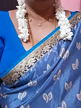 Snapshot of ananya956 chatting on June 10, 10:00 pm ananya956 online show from June 10, 10:00 pm