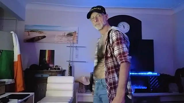Towndude123 online show from May 15, 3:59 am