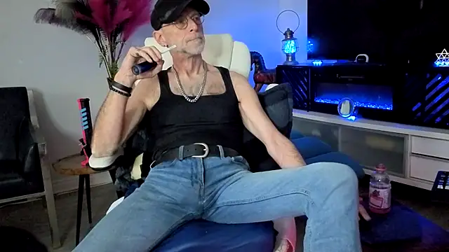 Towndude123 online show from May 31, 7:14 pm
