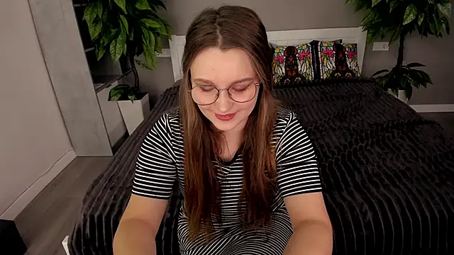 MagicPeachh  online show from October 15, 12:35 pm