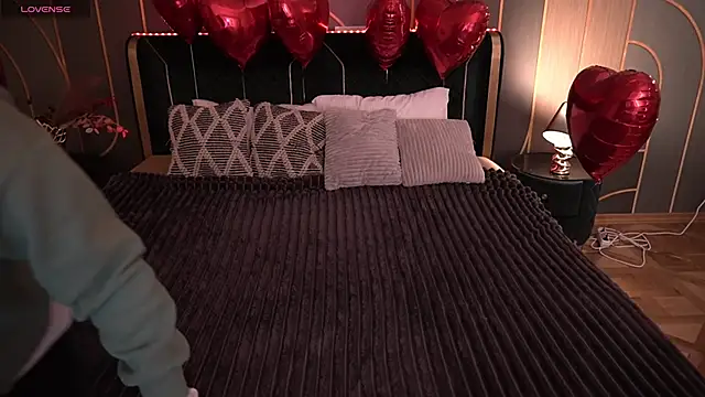 MagicPeachh  online show from February 6, 2:13 pm