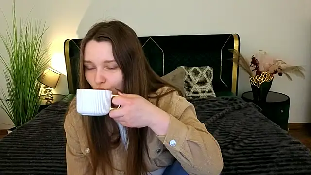 MagicPeachh  online show from May 11, 6:04 am