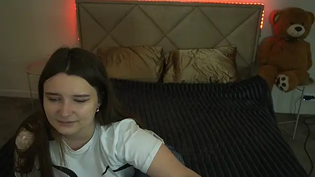 MagicPeachh  online show from May 14, 5:48 am