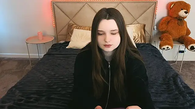 MagicPeachh  online show from April 8, 6:04 am