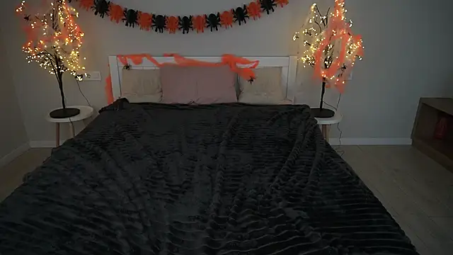 MagicPeachh  online show from October 23, 6:01 am