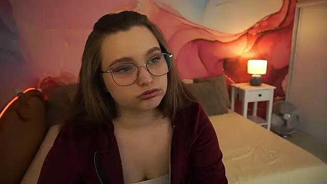 MagicPeachh  online show from October 8, 12:50 pm