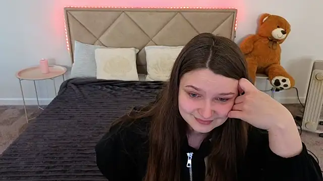 MagicPeachh  online show from April 24, 6:48 am