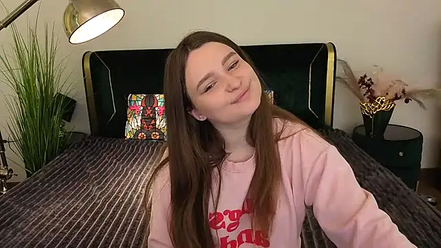 MagicPeachh  online show from May 4, 5:55 am