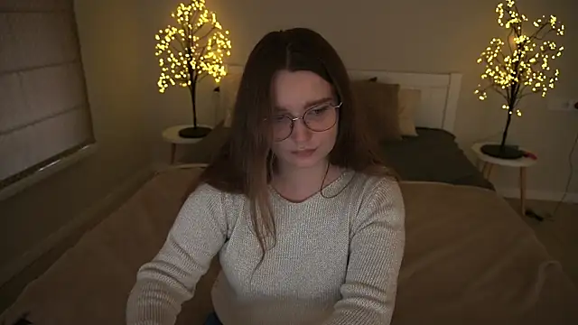 MagicPeachh  online show from September 24, 1:06 pm