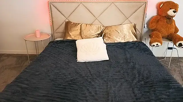 MagicPeachh  online show from April 8, 6:09 pm