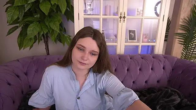 MagicPeachh  online show from June 10, 1:23 pm