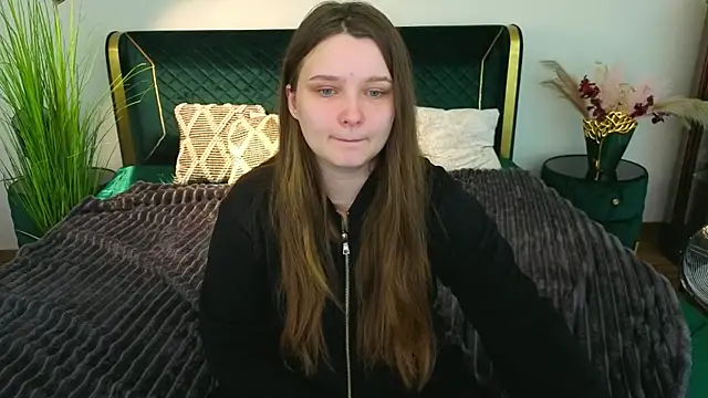 MagicPeachh  online show from April 9, 6:15 am