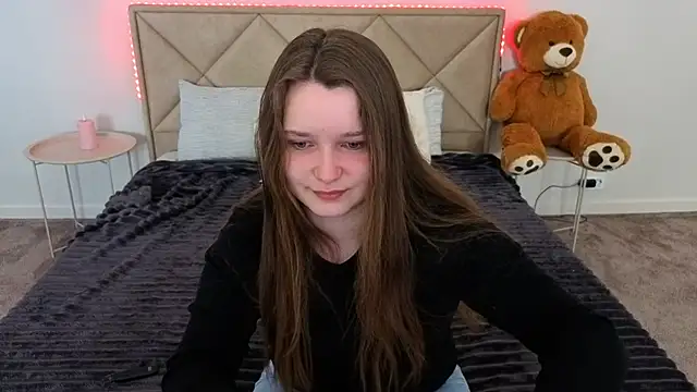 MagicPeachh  online show from April 23, 5:47 am