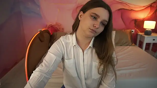 MagicPeachh  online show from September 17, 12:40 pm