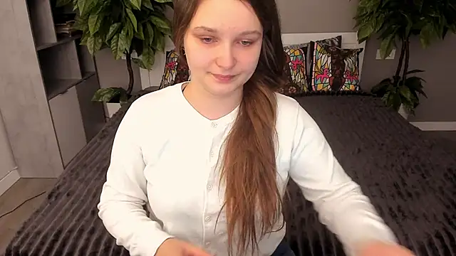 MagicPeachh  online show from November 18, 10:40 am