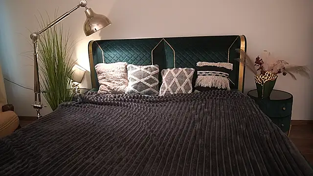 MagicPeachh  online show from May 13, 5:36 am